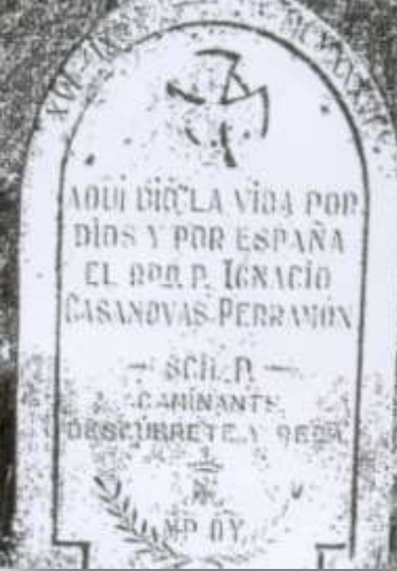 En una colina, junto al camino donde cayó muerto a tiros el P. Ignacio, hay una làpida con esta inscripción.